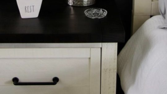 Table de chevet pas chère : modèles à shopper pour la chambre