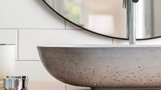 Repeindre carrelage salle de bain : les 3 erreurs à éviter