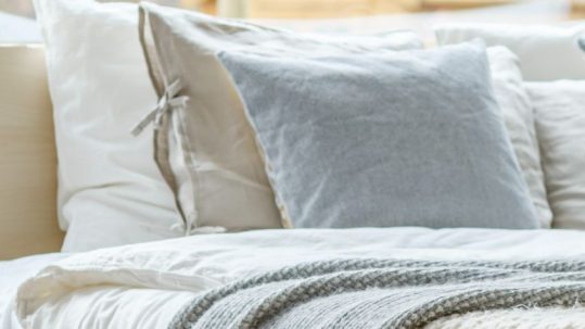 Studio de 25 m² avec couleurs pastel et détails raffinés