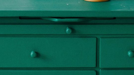 Inspiration déco : un appartement coloré, bohème et arty